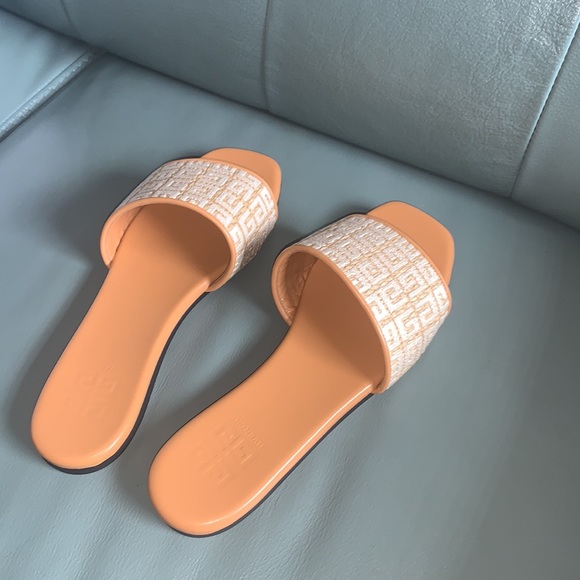 Givenchy 4G Raffia Slide Sandal - Picture 3 of 12